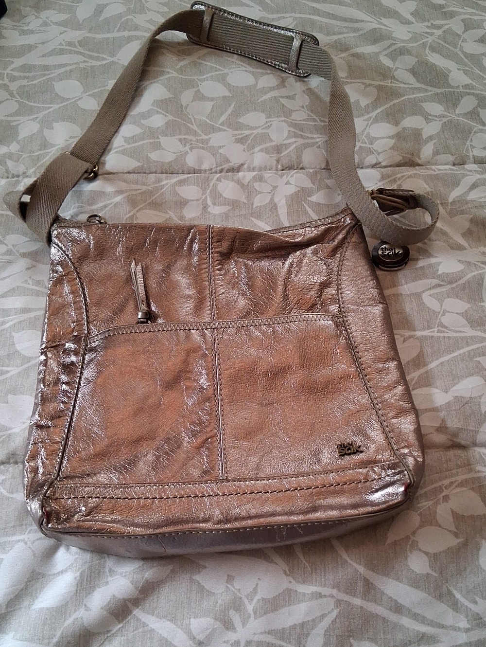 The Sake Gold Metallic Croosbody.